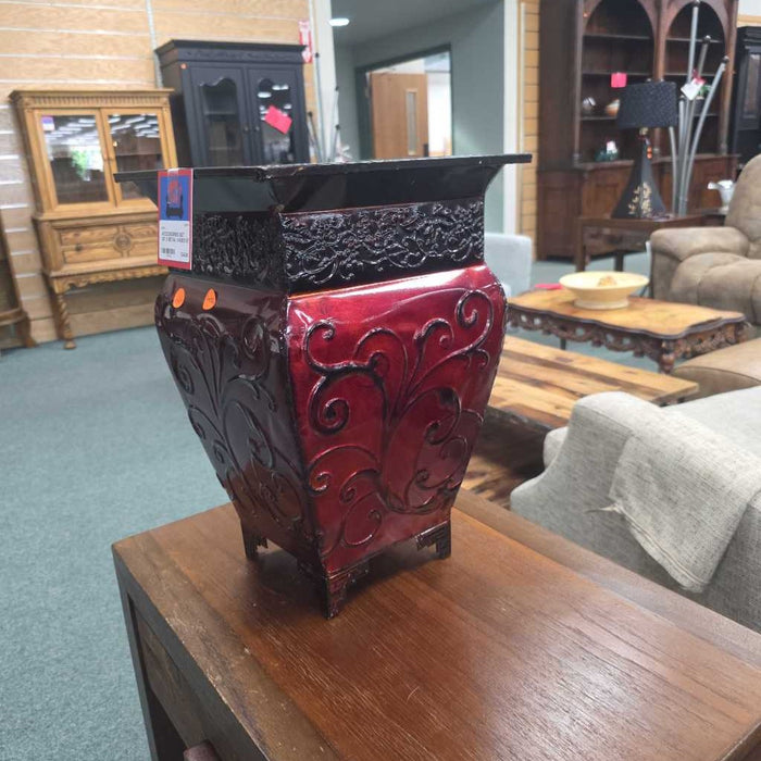 SET OF 2 METAL VASES BT