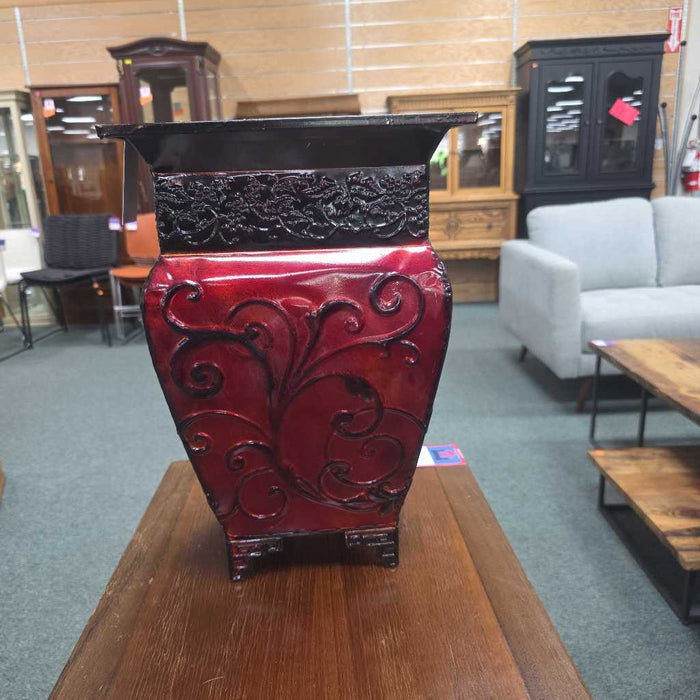 SET OF 2 METAL VASES BT