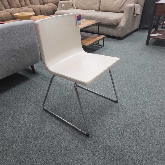 WHITE CHAIR LS