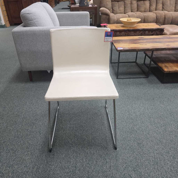 WHITE CHAIR LS