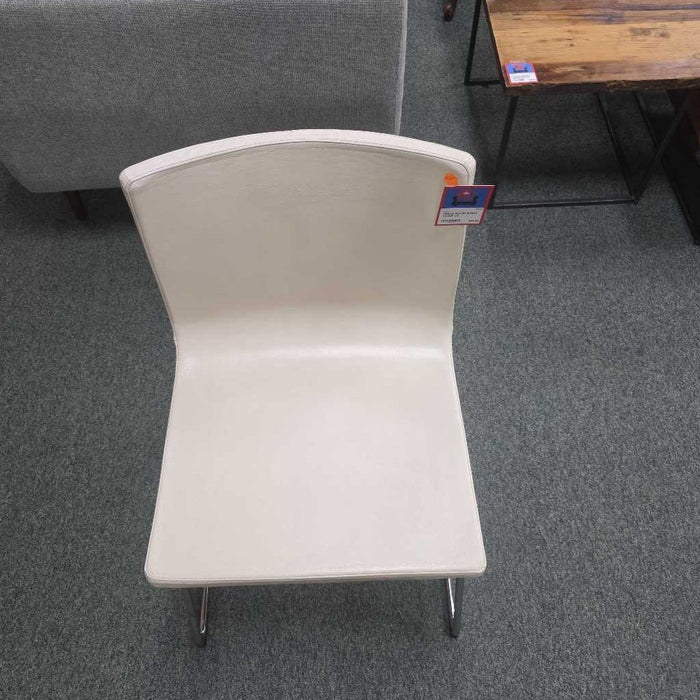 WHITE CHAIR LS