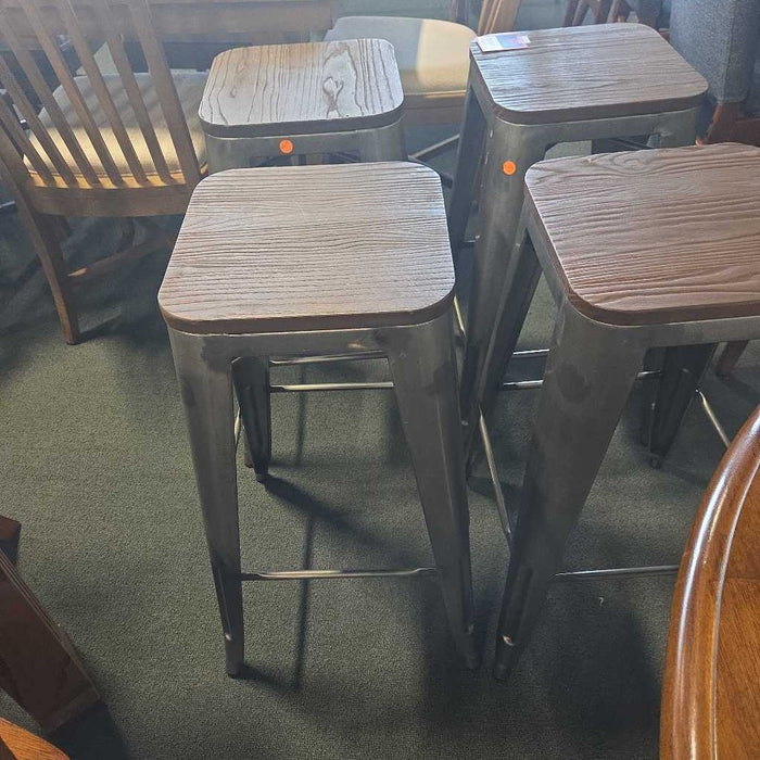 SET OF 4 METAL STOOLS BAH
