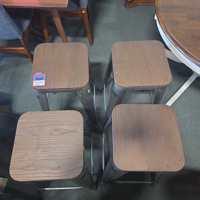 SET OF 4 METAL STOOLS BAH