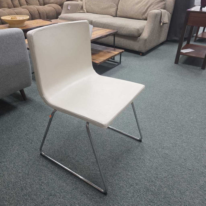 WHITE CHAIR LS
