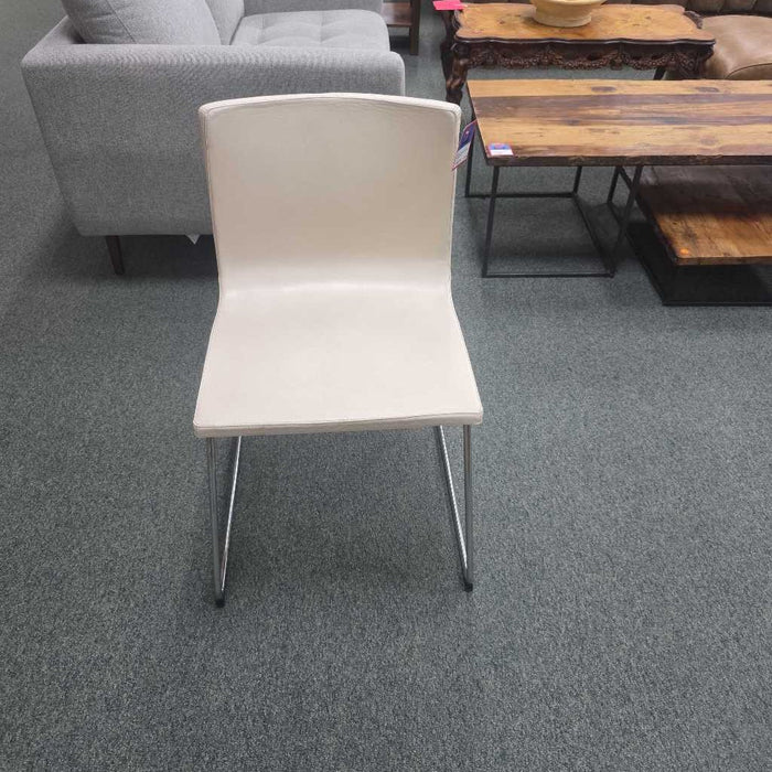 WHITE CHAIR LS