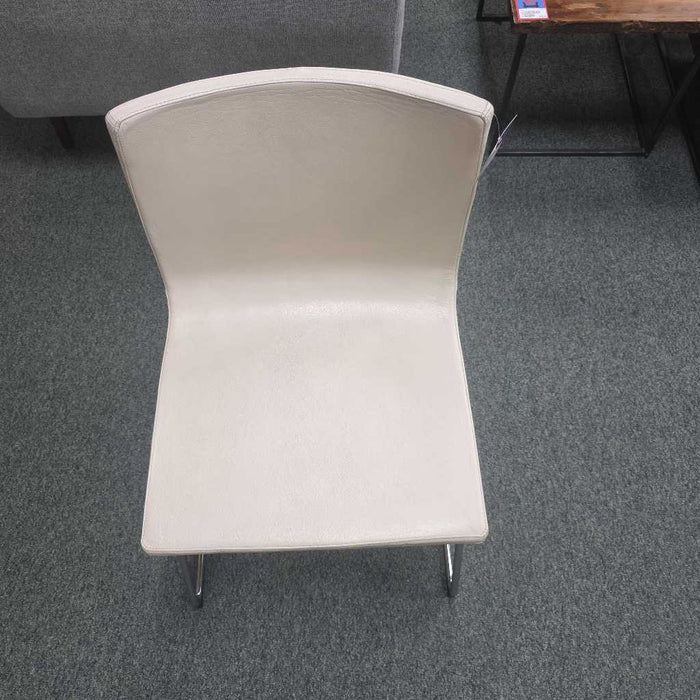 WHITE CHAIR LS