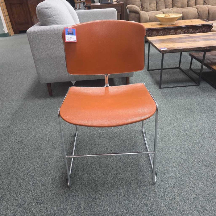 ORANGE CHAIR LS