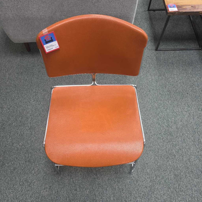 ORANGE CHAIR LS