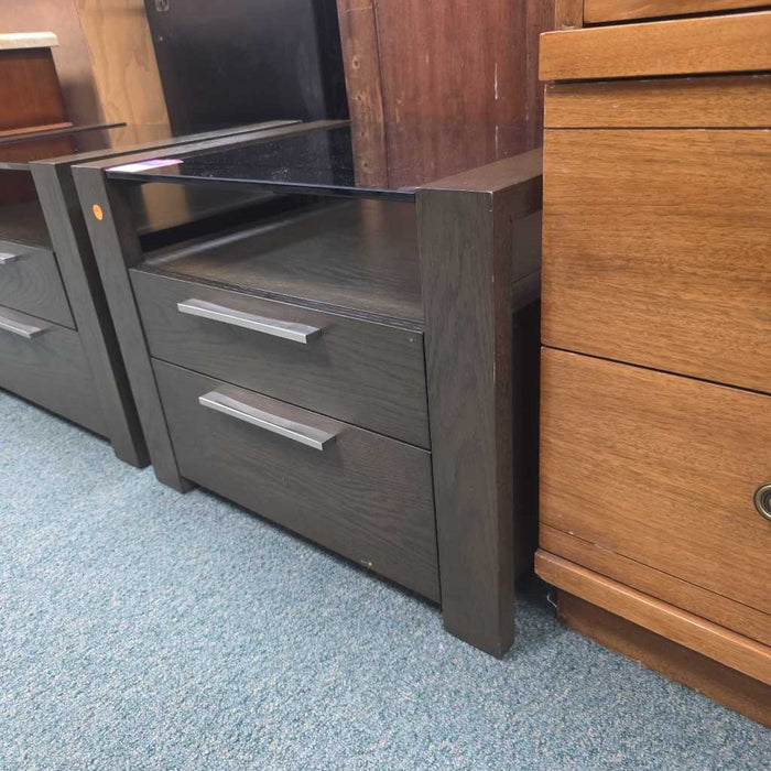 NIGHTSTAND WITH GLASS TOP BBM