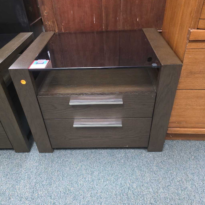 NIGHTSTAND WITH GLASS TOP BBM