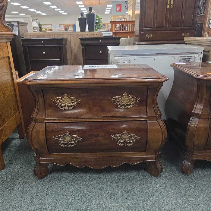 HENREDON NIGHTSTAND SK