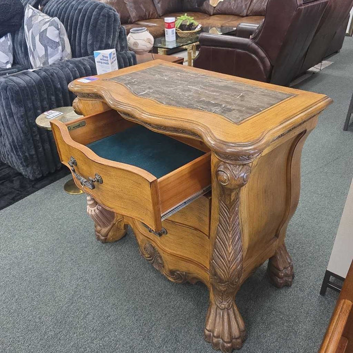 NIGHTSTAND BAH