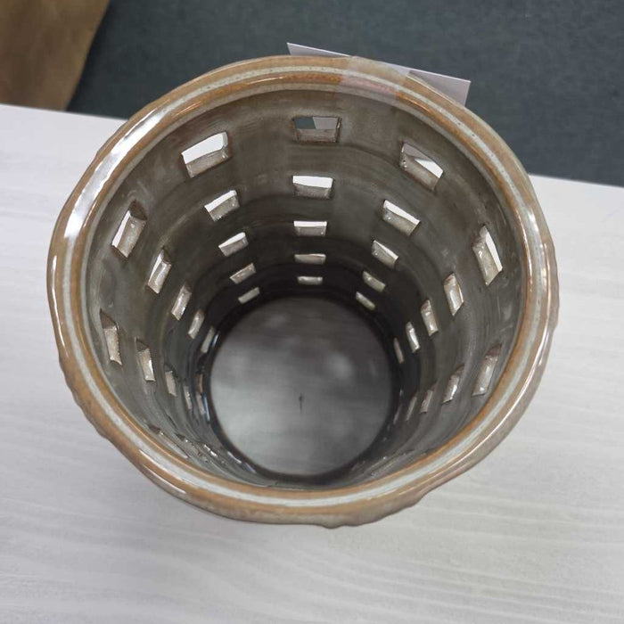 BROWN VASE BA
