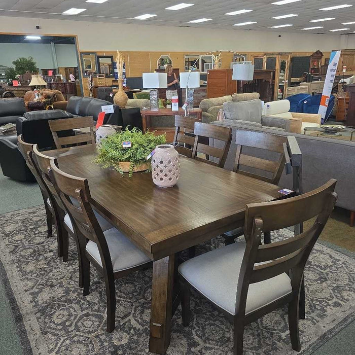 TABLE WITH 8 CHAIRS AND 2 LEAVES ALK