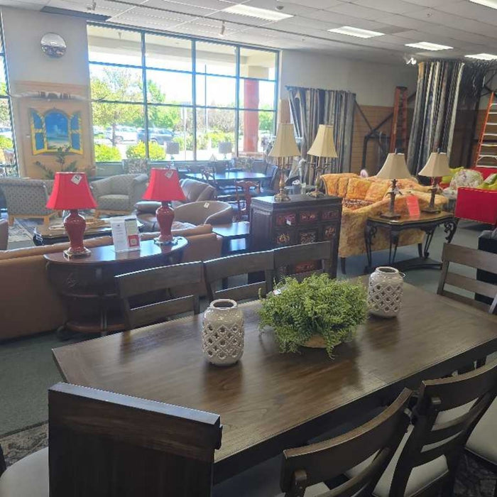 TABLE WITH 8 CHAIRS AND 2 LEAVES ALK