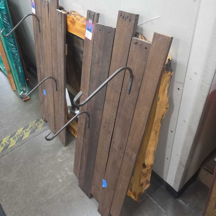 COAT HANGER BT
