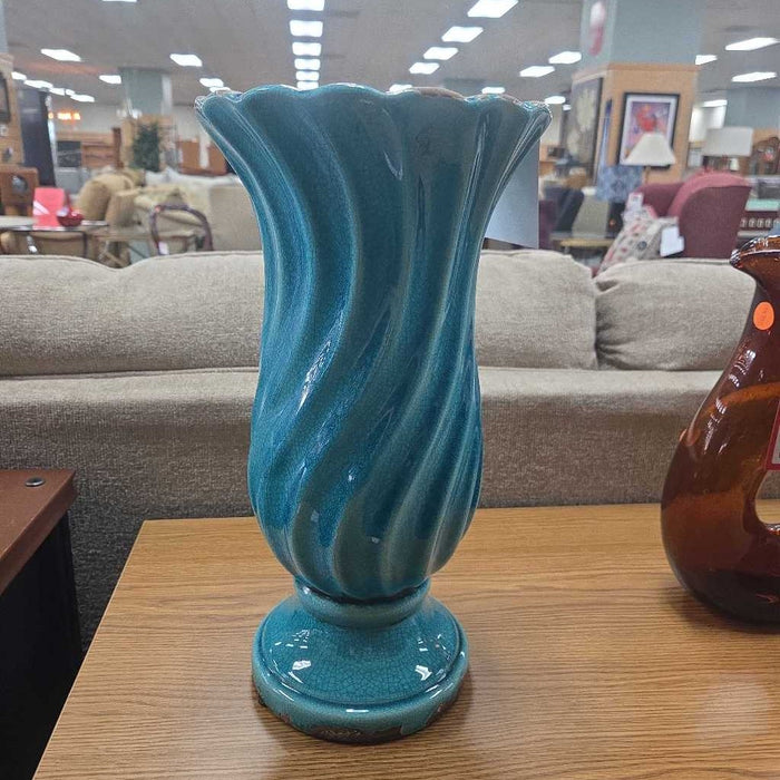 BLUE VASE BT