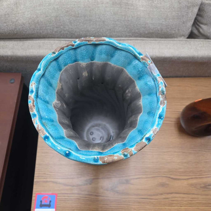 BLUE VASE BT