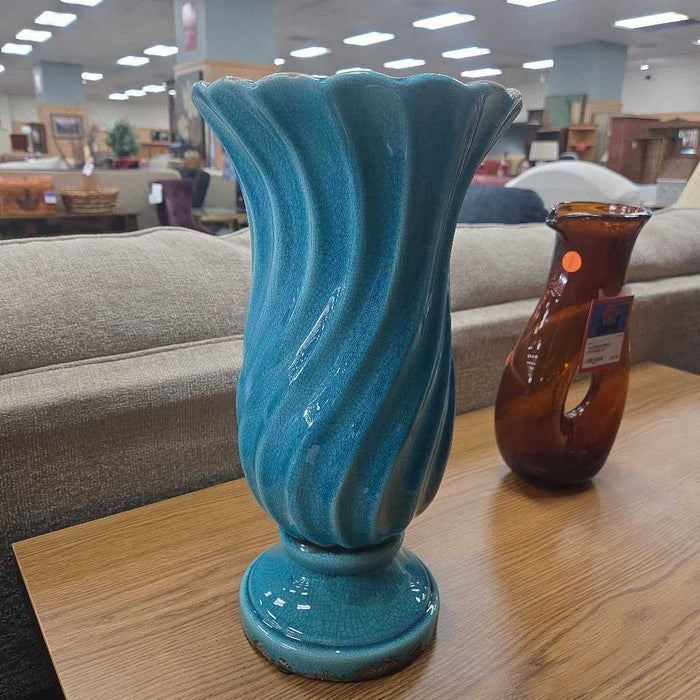 BLUE VASE BT