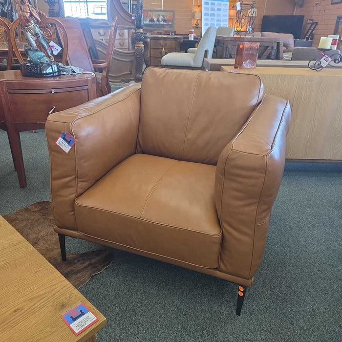 LEATHER ACCENT CHAIR