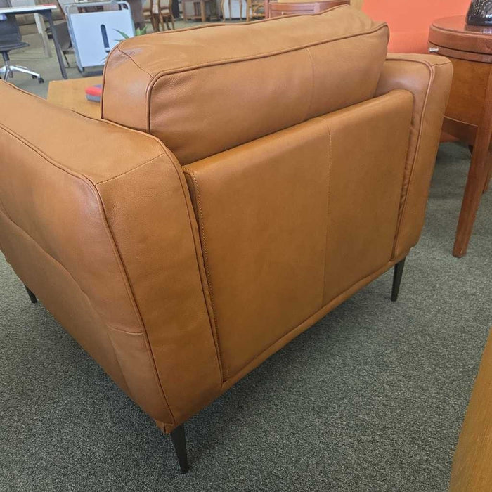 LEATHER ACCENT CHAIR