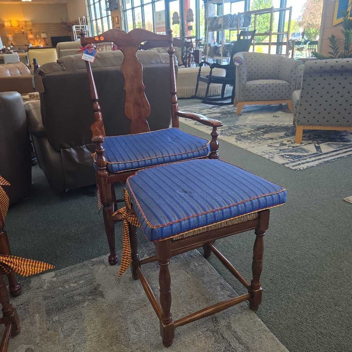 CHAIR WITH OTTOMAN BST