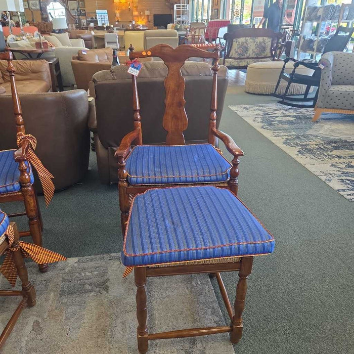 CHAIR WITH OTTOMAN BST