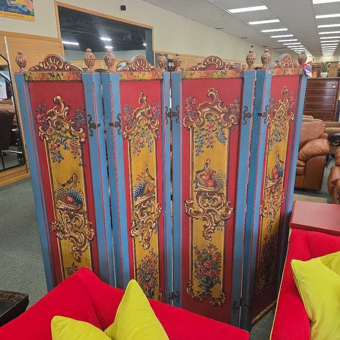 ROOM DIVIDER