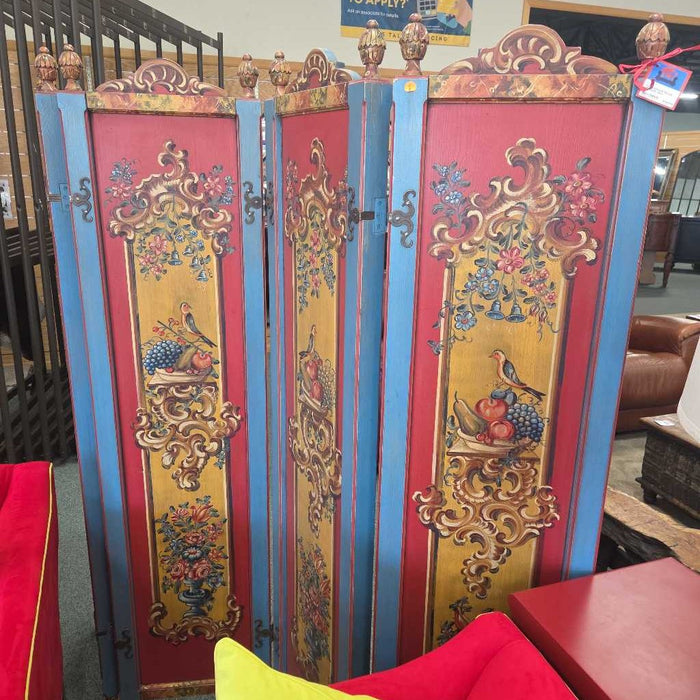 ROOM DIVIDER
