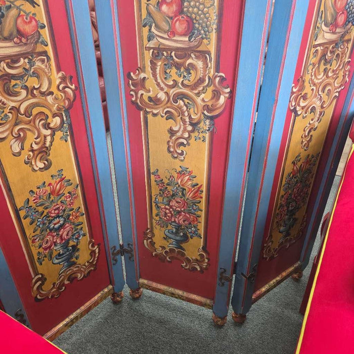 ROOM DIVIDER