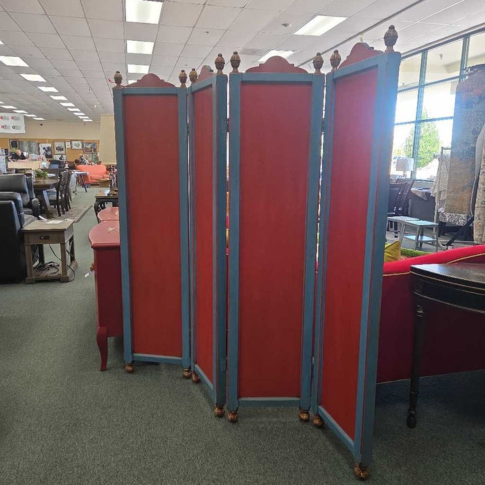 ROOM DIVIDER