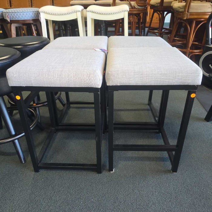SET OF 4 STOOLS BAH