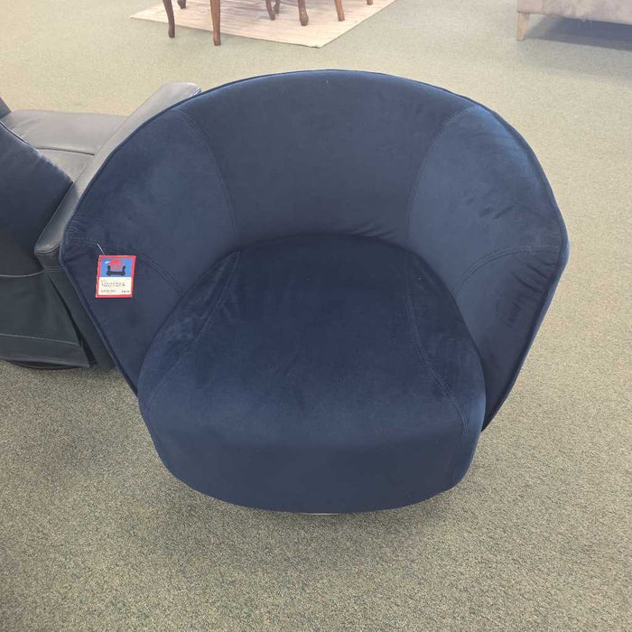 BLUE SWIVEL CHAIR TB