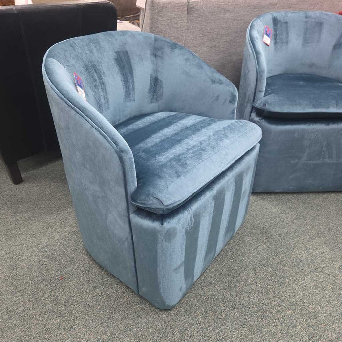 BLUE CLUB CHAIR SK