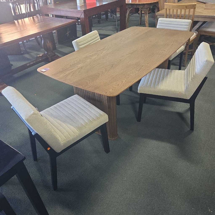 SET OF 4 CHAIRS BIL