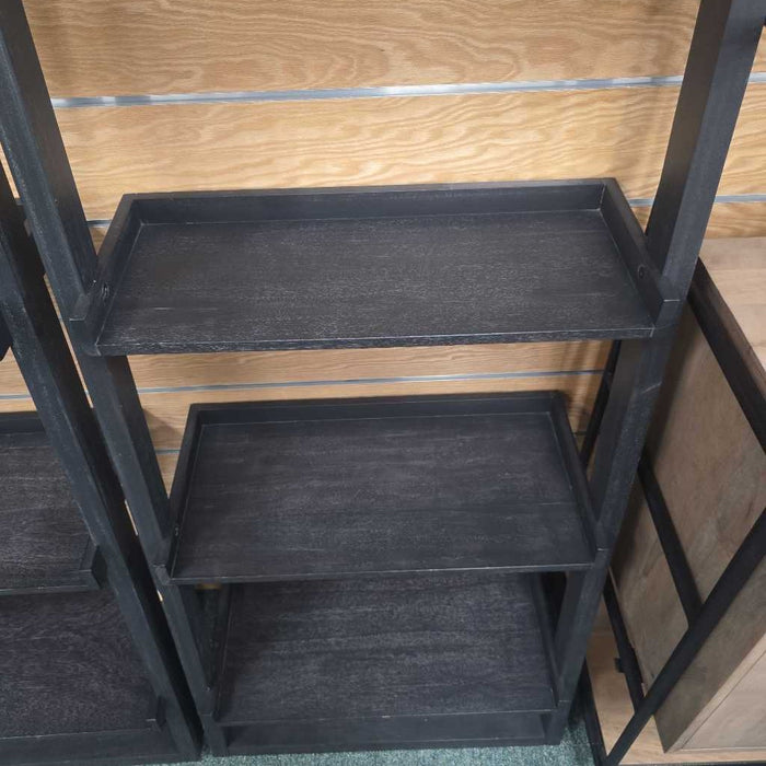 LEANING SHELF AT