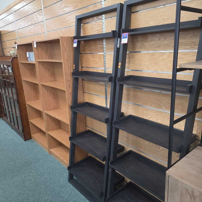 LEANING SHELF AT