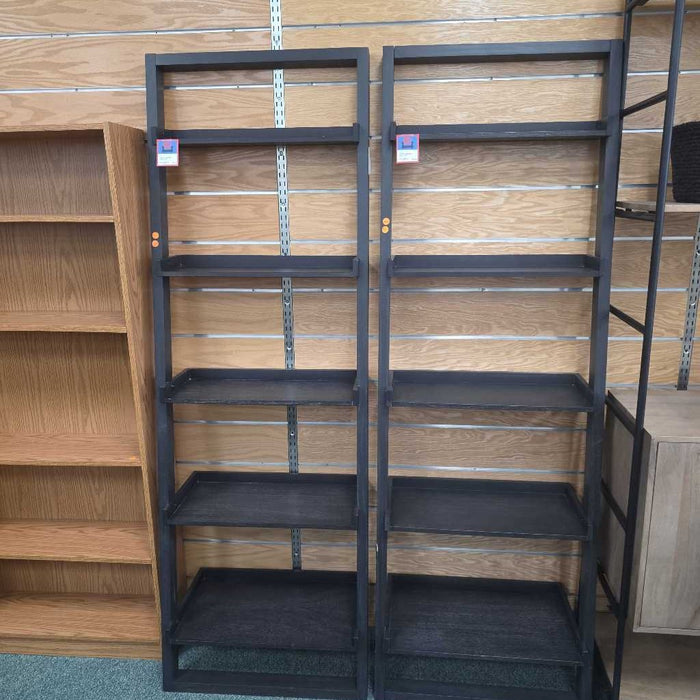 LEANING SHELF AT