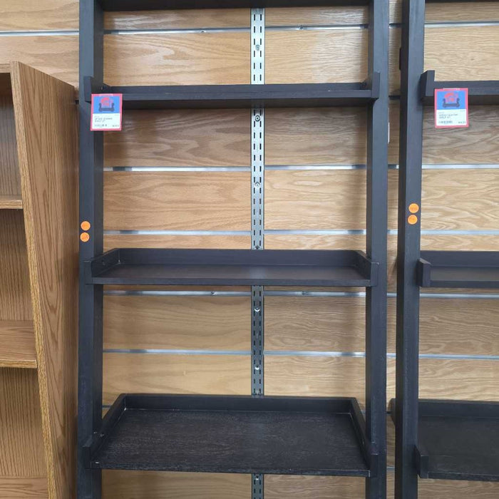 LEANING SHELF AT