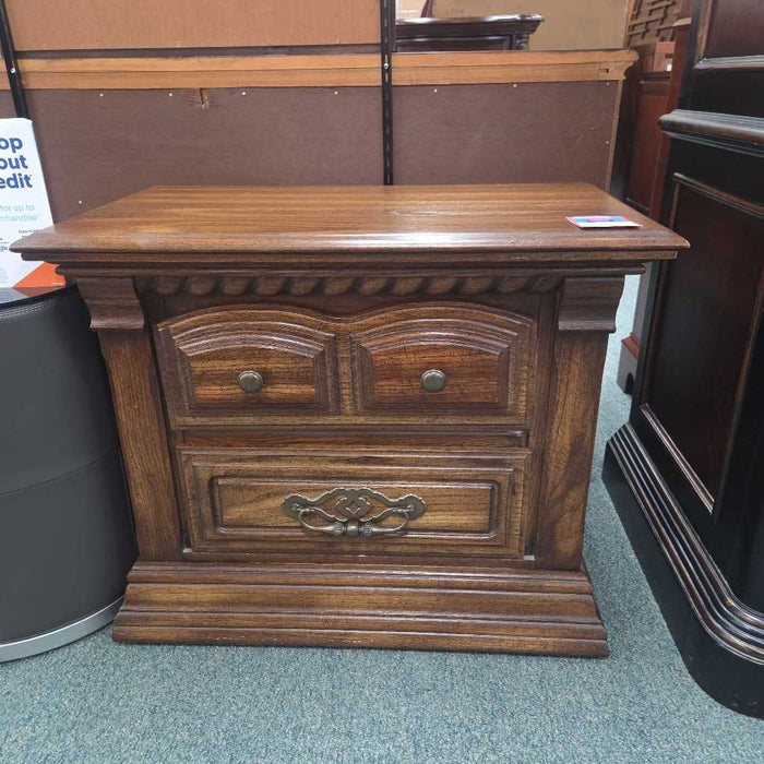 NIGHTSTAND AT