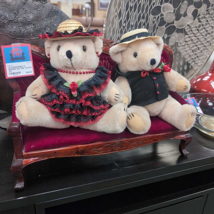 2 BEARS ON THE COUCH