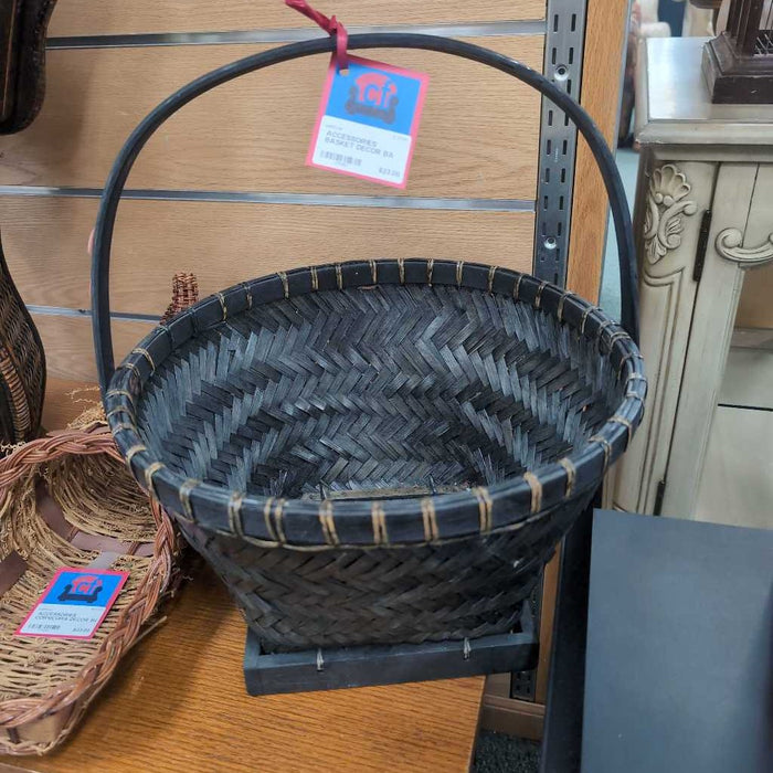 BASKET DECOR