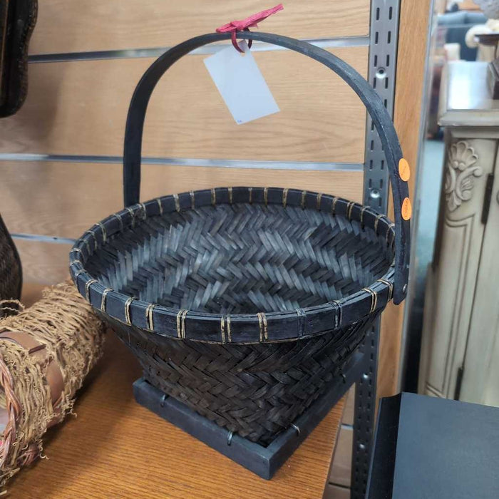 BASKET DECOR