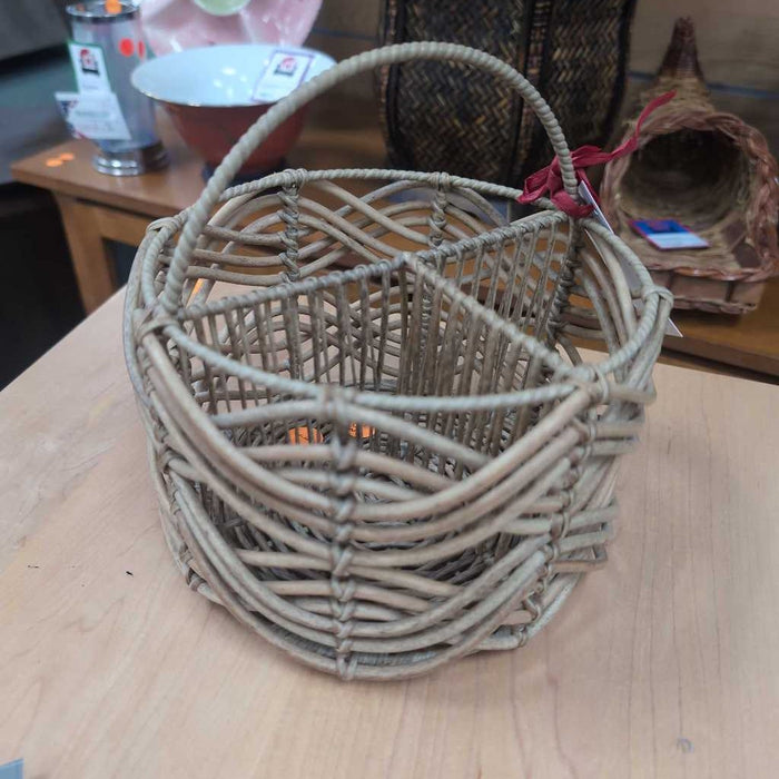 BASKET DECOR