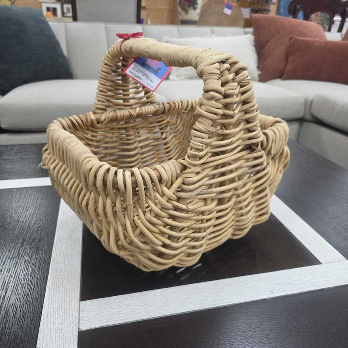 BASKET DECOR