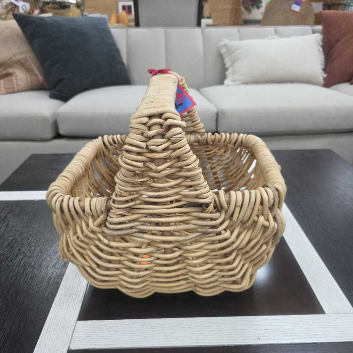 BASKET DECOR