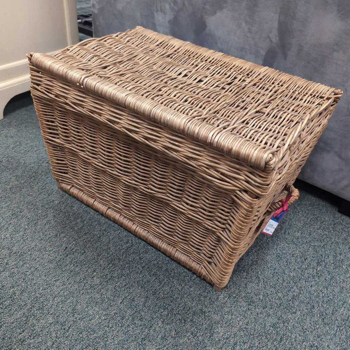 BASKET CHEST DECOR