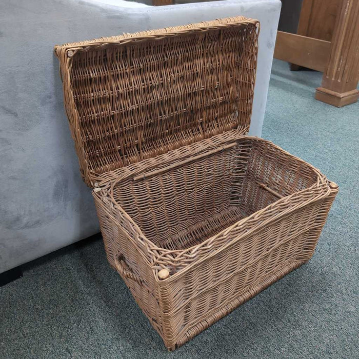 BASKET CHEST DECOR