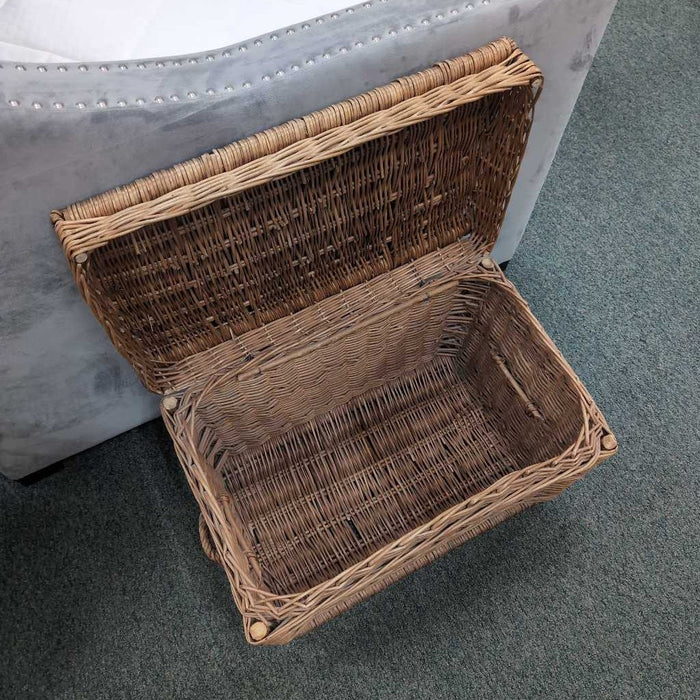 BASKET CHEST DECOR