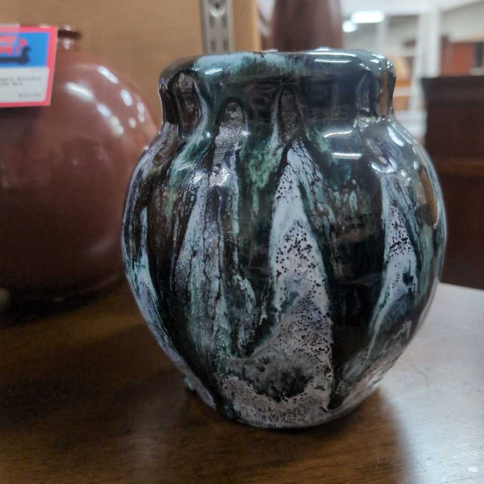 ABSTRACT VASE DECOR